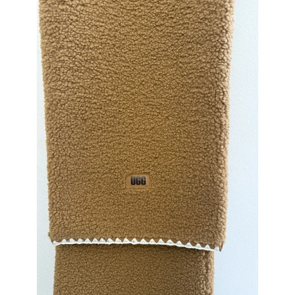NWT‎ Ugg UGGfluff Scalloped Women's Scarf Plush Fleece 9 3/4